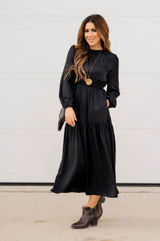 Elegant Tiered Long Sleeve Maxi Dress